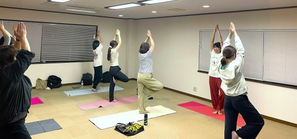 社内ヨガ教室をはじめました！